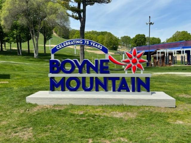 Boyne Mountain Condo -Sleeps 12 Boyne Falls Eksteriør bilde